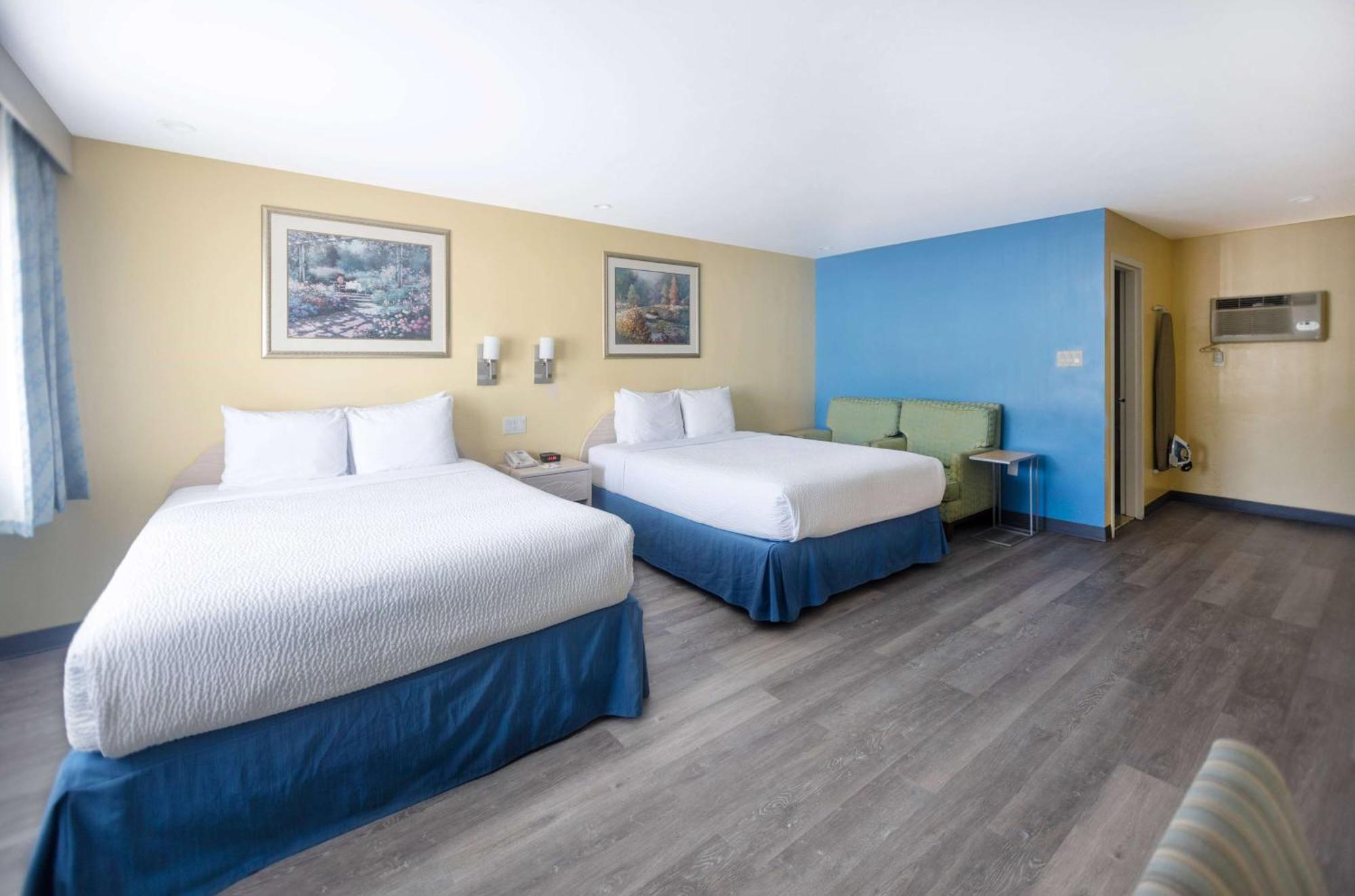 Days Inn By Wyndham Hicksville Long Island Esterno foto