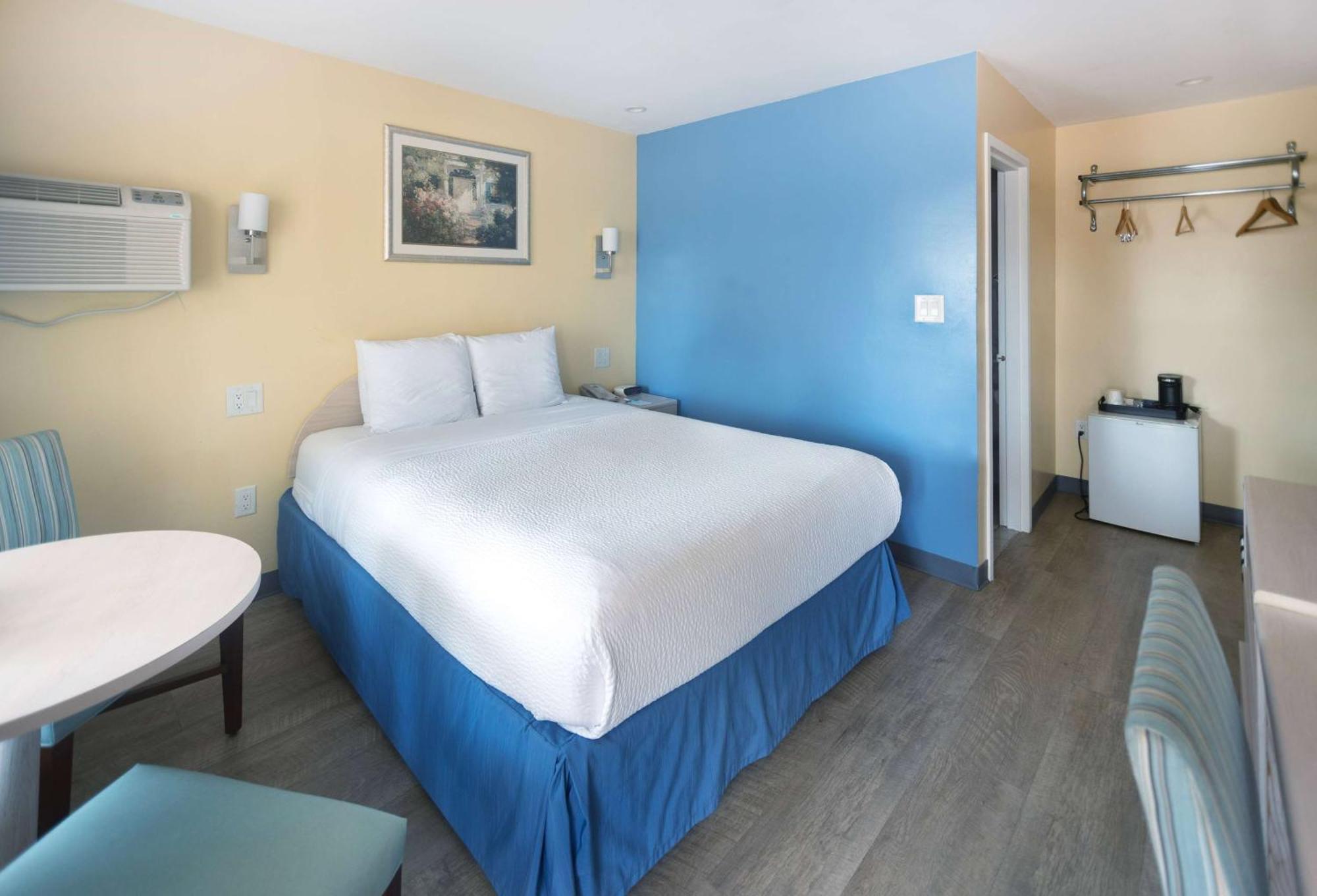 Days Inn By Wyndham Hicksville Long Island Esterno foto